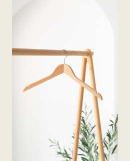 Dámské dřevěné ramínko DKZ – na saka, bundy, kabáty a košile (44 cm)