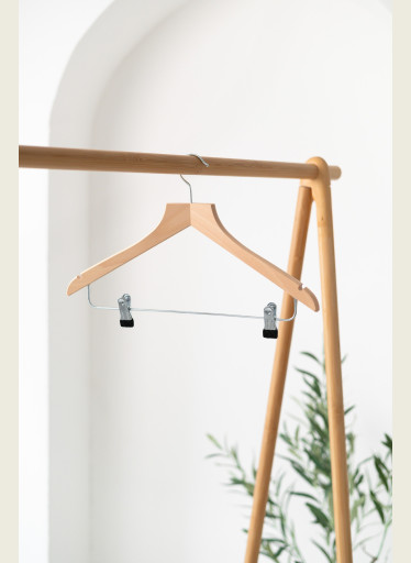 Luxusní dřevěné ramínko LUX-klips – na saka, kabáty, kalhoty i sukně (44 cm)