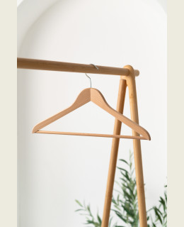 Pánské dřevěné ramínko PK – s kalhotovou tyčí na saka, bundy a kalhoty (44 cm)