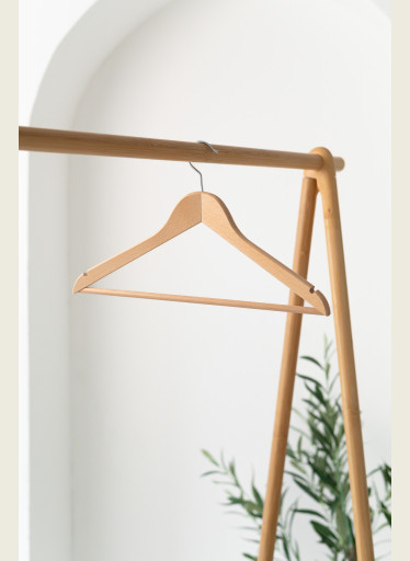 Pánské dřevěné ramínko PKZ – se zářezy a kalhotovou tyčí na saka, bundy a kalhoty (44 cm)