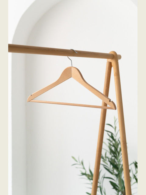 Pánské dřevěné ramínko PKZ – se zářezy a kalhotovou tyčí na saka, bundy a kalhoty (44 cm)