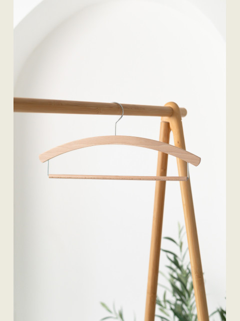 Pánské dřevěné ramínko PL – s kalhotovou tyčí na košile, trička, saka a kalhoty (42 cm)