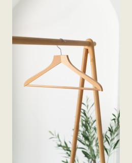 Pánské dřevěné ramínko PS – na saka, bundy, kabáty a kalhoty (44 cm)