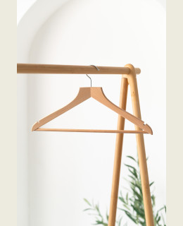 Pánské dřevěné ramínko PSZ – na saka, bundy, kabáty a kalhoty (44 cm)