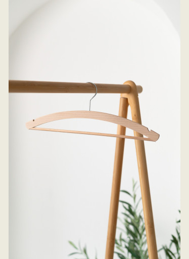 Pánské dřevěné ramínko PZ – na trička, košile, saka a kalhoty se zářezy (42 cm)