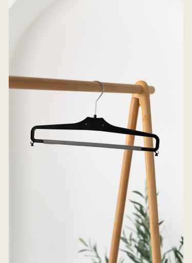 Plastové ramínko K s molitanem – na kalhoty a sukně bez sklouzávání (38 cm)